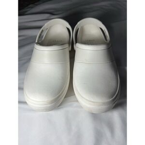 CROCS Women's Mercy Slip Resistant Work Close Size 8 White